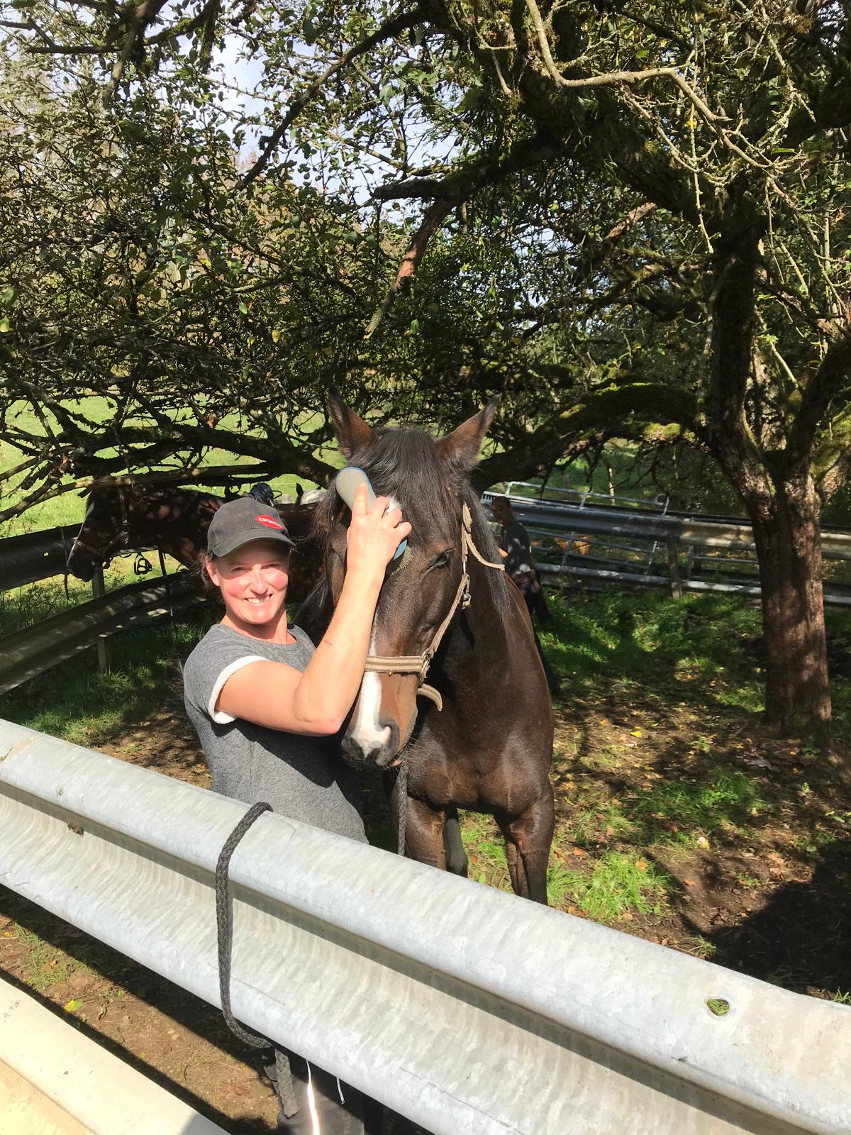 Sara mit Pferd
